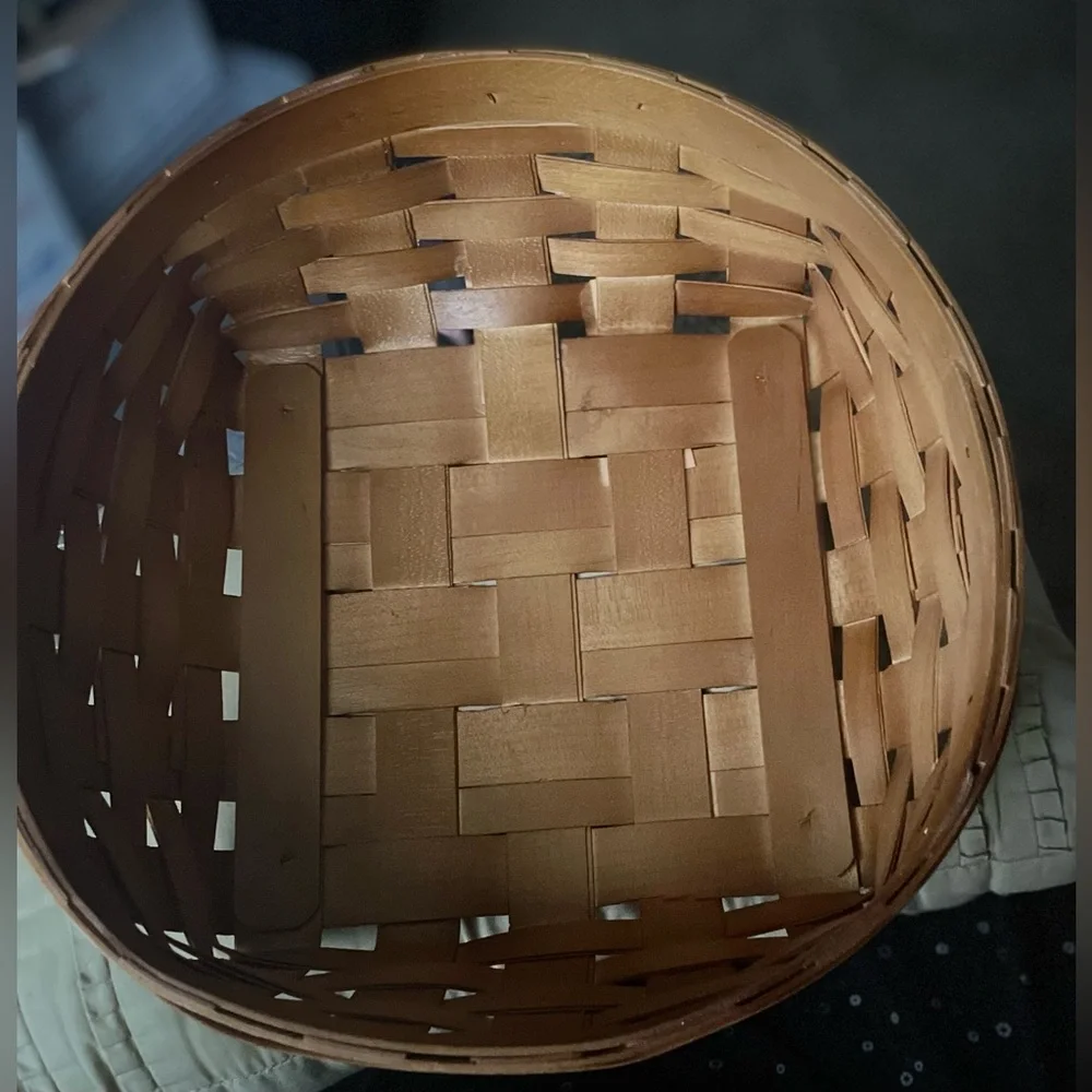 🍁🧺Heritage Mint,LTD Canada Maple basket .Liner is reversible. Smoke-free home.